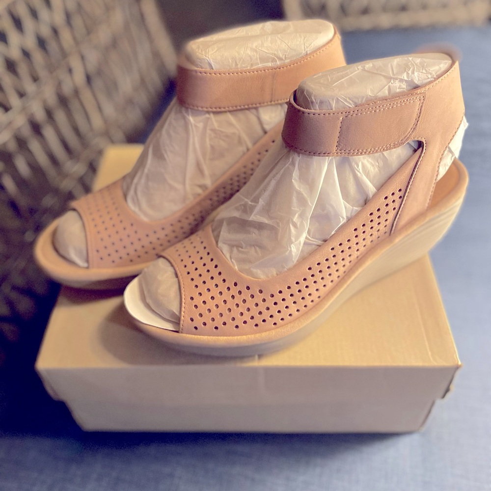 Clarks Women's Reedly Salene Wedge Sandal New!!!